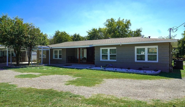 4BD/3BA/DFW Airport Patio private parking Piscina