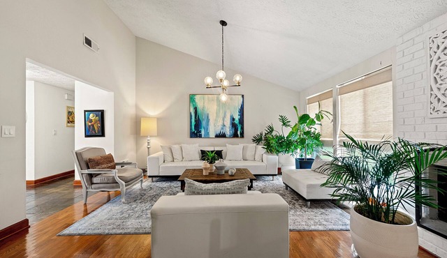 4BD 3Bath Modern City Escape