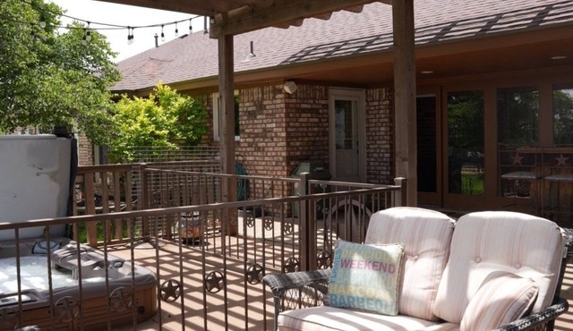 4BD, 3bath, W/Hot Tub, RV Hook-Up