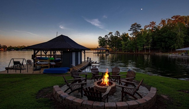 4BD 4BA 2 King Suites, Nursery, Kayaks, Lilypad, Pool Table, Foosball, AirHockey