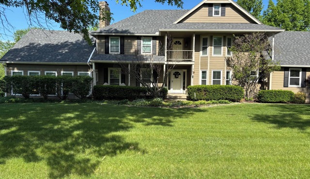 4bd/4ba Estate House on 2 acres/South Overland Park. 35 mins to World Cup Games!