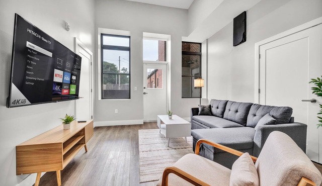 4Bd+65"TV+Crib+8 Min Away from DT CLE