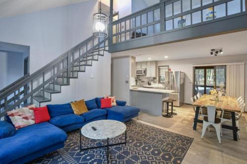 4BD Cabin in the Poconos Near Lake with Hot Tub, Sauna, Game Room and Movie Room