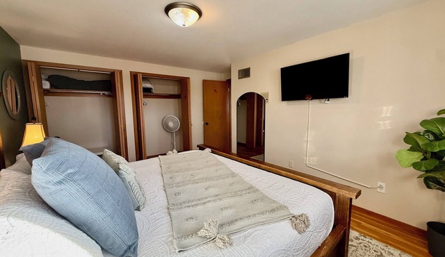 4BD Pet-Friendly Townhome Fenced Yard Garage