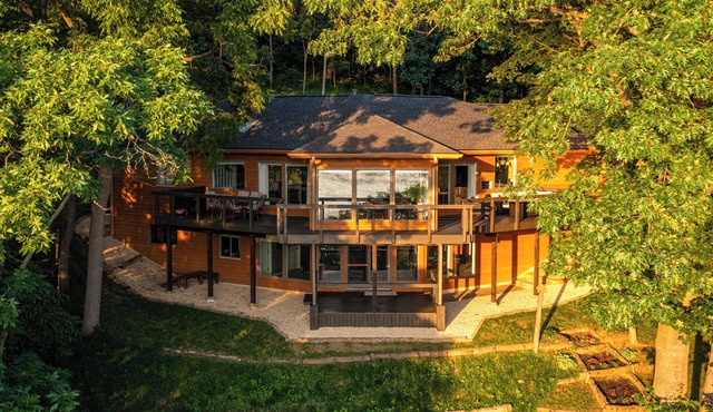 4bd River Retreat, Enjoy Spring on the River, Firetable and Firepit!