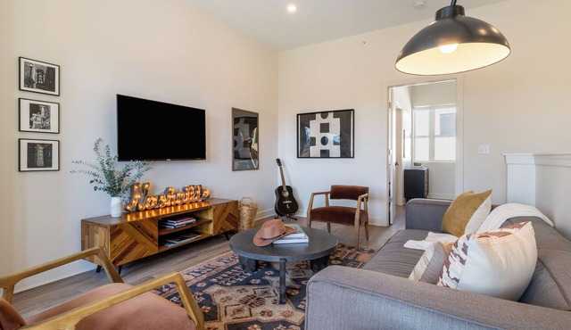 4BDR Bachelor Stay Near Broadway | Conway