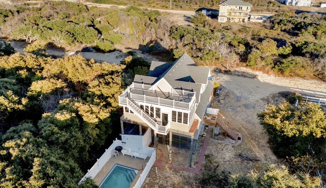 4bdr beach home,pool,hot tub,rooftop deck,dog friendly. 4WD adventure awaits!