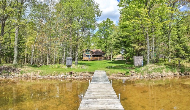 4bdr Lakeside Lodge on Big Sand Lake in Northwoods!