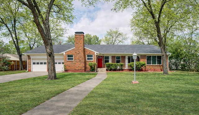 4BDRM 2BTH - PRIVATE HEATED 15' SWIM SPA & HOT TUB, FENCED YARD, FIRE PIT, SWING