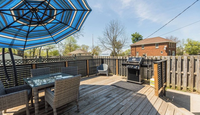 4BDRM Sunset Niagara Home + Outdoor Patio + Lake