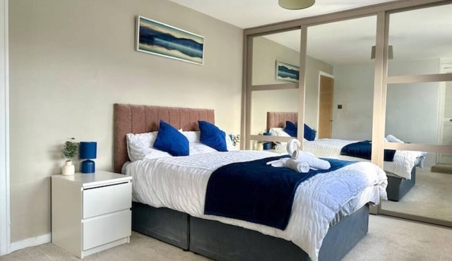 4Bed 2Bath Luxe + Home Cinema