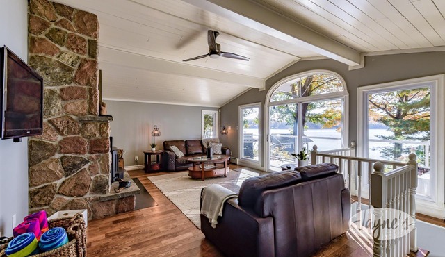 4bed 4bath cottage on Lake of Bays - SW Exposure! Hot Tub!