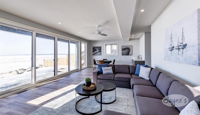 4bed 5bath brand new beach house in Tiny! West Exposure! Sunsets! Hot tub!