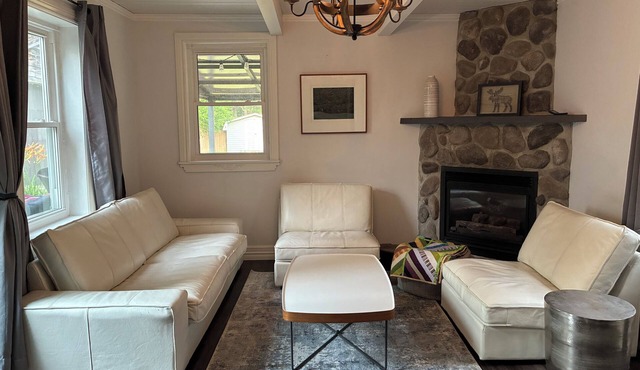 4Bed Downtown Gem,Modern Comfort, Fireplace,Huge Backyard,Step to Lake broadwalk