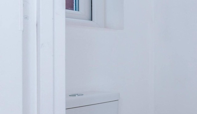 4bed Detached/Games room/Driveway parking Chester