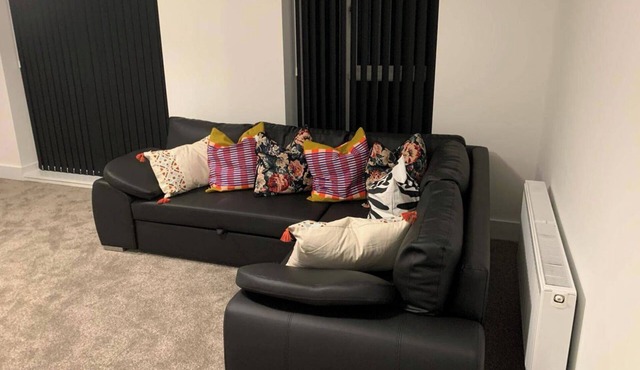 4Bed House - Direct links into Central London