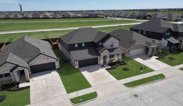 4Bed Luxury Getaway | Pool Table | Near Lake Lavon