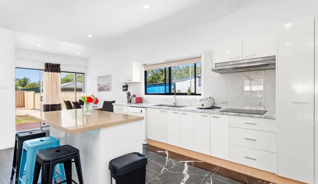 4Bed Modern Oasis by Station