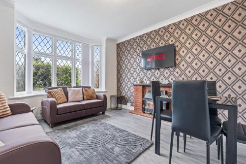 4Bed Serviced Accommodation Near NEC, Airport &JLR