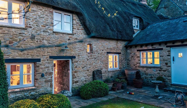 4Bed Thatched Cottage in Oxfordshire