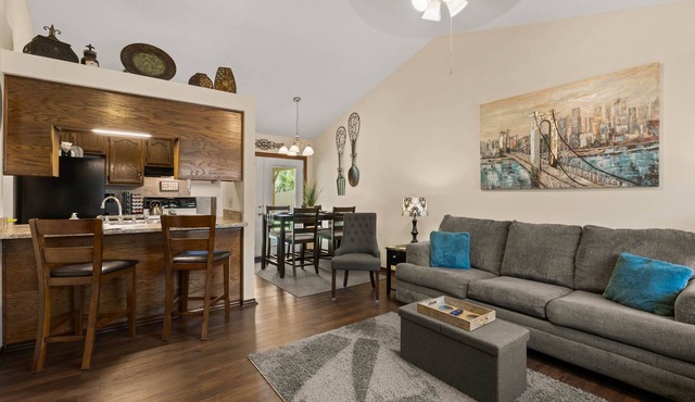 4bed3Bedroom near Convention Ctr, downtown, Fisher Park, 30 min to Holiday World