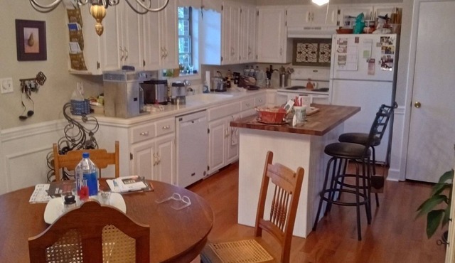 4Bedroom - 2.5 Bath Mid-Century Stunner near Lee Univ. No cleaning fees!