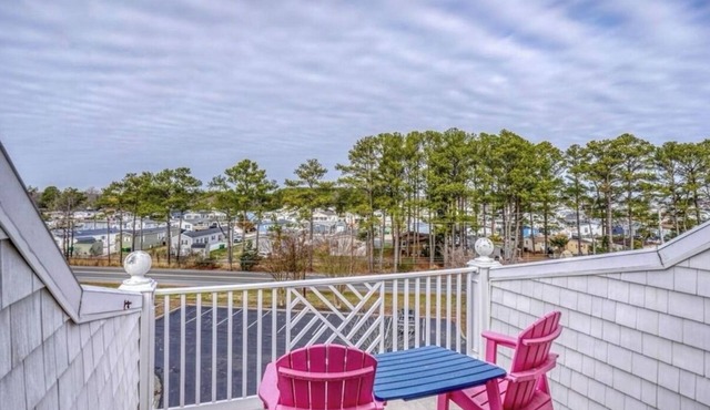 4bedroom Beach Retreat in charming Long Neck with Rooftop View and lounging deck