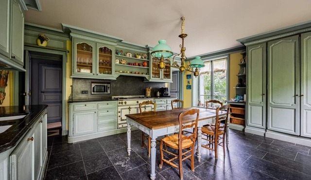 4bedroom/Townhouse/Garden/Pool/Montmartre