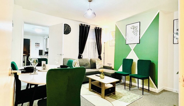 *4bedroomhouse/Sleeps6/Business/WiFi*