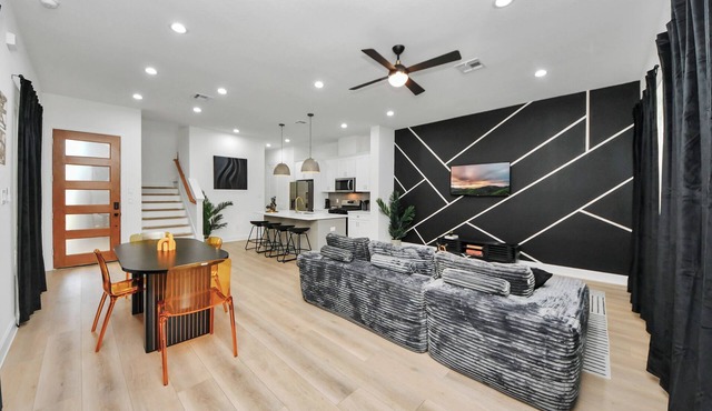 4Beds Cozy & Comfy - Mins to downtown W/Backyard