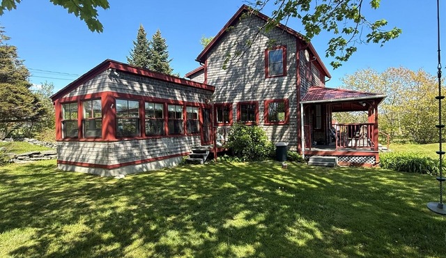 4BR, 1.5 BA Traditional Cottage with Ocean Views on Pemaquid Point