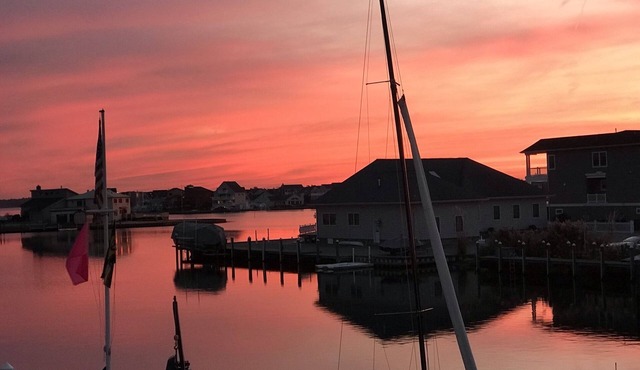 4BR, 2.5 BA Private WATERFRONT home with in law suite. Great for large families