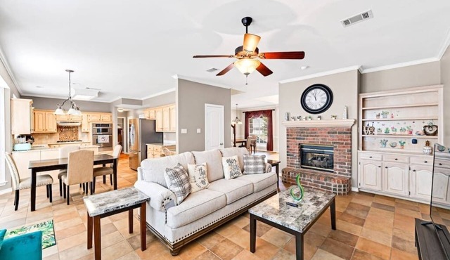 4BR, 2.5BA, sleep 11, close to highway and airport