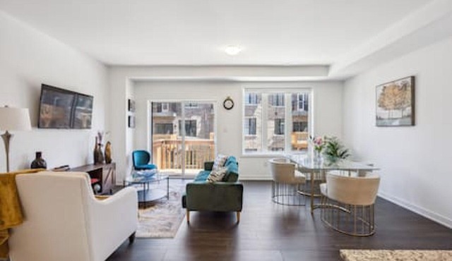 4BR 2.5WR Townhouse Downtown Whtiby