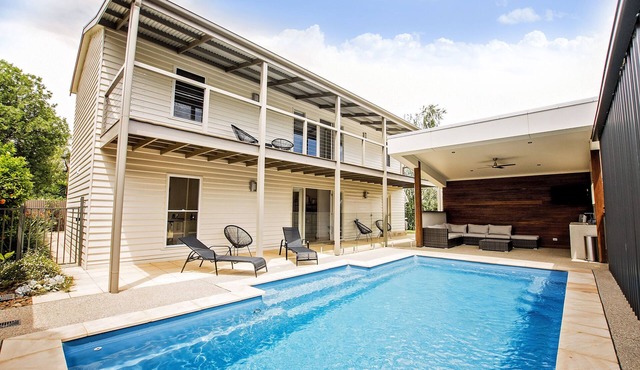 4BR * 2 BA * Sleeps 10 * Pool * Close to Town & Boat Ramp