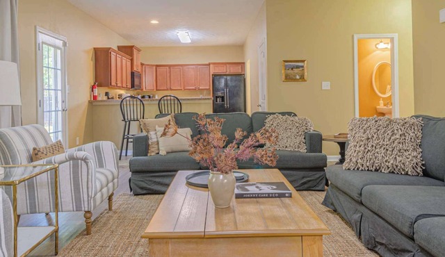 4BR 2400sf Game Room PoolTable Grill Near Ft Moore