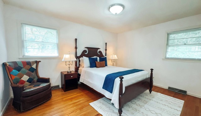 4BR 2BA 10 min to downtown, UNC >30 day stays available