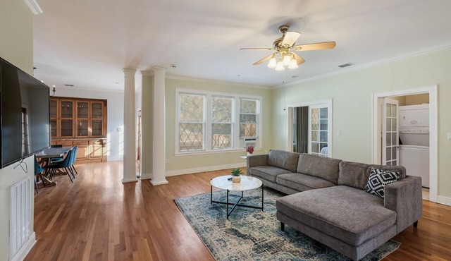 4BR/2BA Apt near downtown - 4 Queen beds, 2 Twins -Free Parking