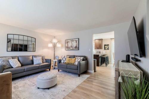 4BR 2BA Dog Friendly 3 Kings Walk to Lambeau