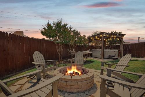 4BR 2BA Home Hot Tub Grill & Playground