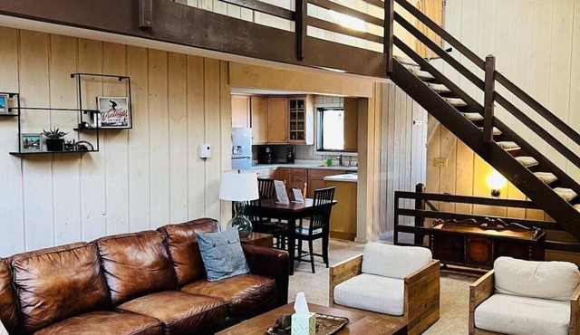 4BR 2BA - MT SNOW, SKIBACK TRAIL, FREE SHUTTLE, POOL, BBQ - Green Mountain House