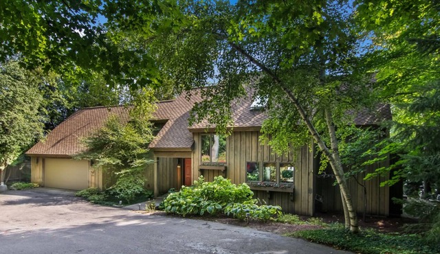4BR 2BA N. Lake Leelanau Retreat Near the Village of Leland!