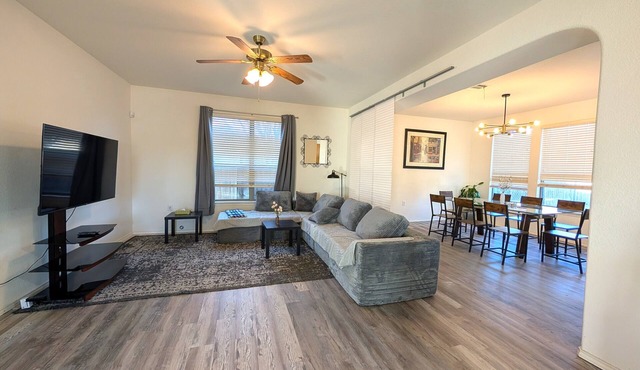 4BR ~3,000 sq ft Home with 7 beds, Massage Chair & Gym, Close to DT & Airport,