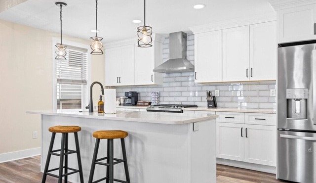 4BR/3.5BA Modern Beach Home - 1 Block to Sand!