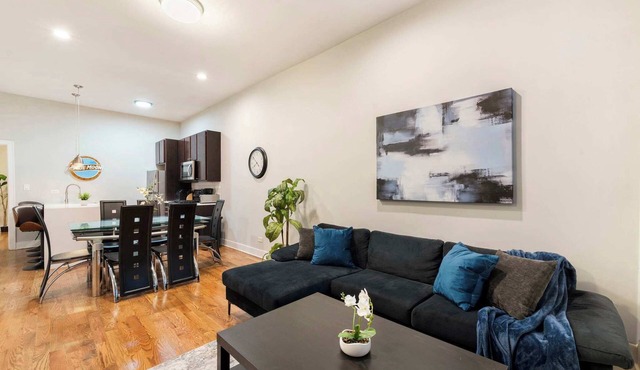 4BR/3.5BA Pilsen Retreat 10 Min from Downtown