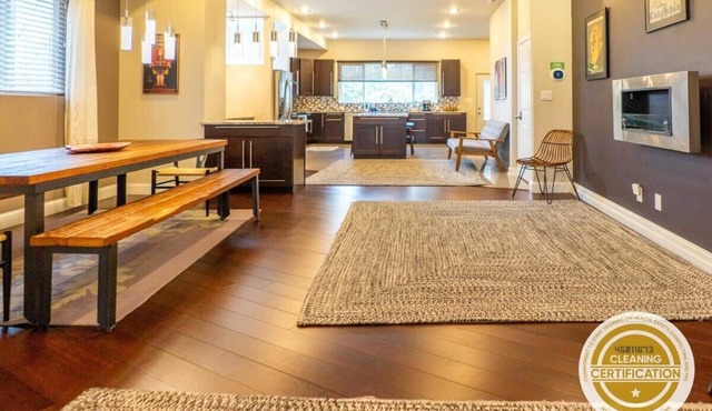 4BR + 3.5BA w/Garage and Rooftop Deck/ABODEbucks