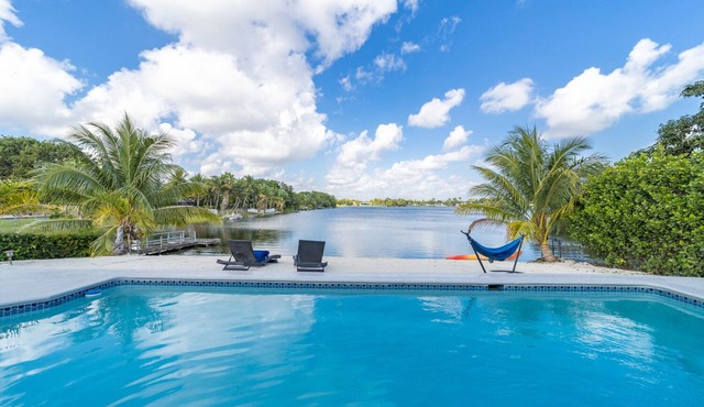 4BR/3BA Miami Welcoming Waterfront Wonder w/Pool!