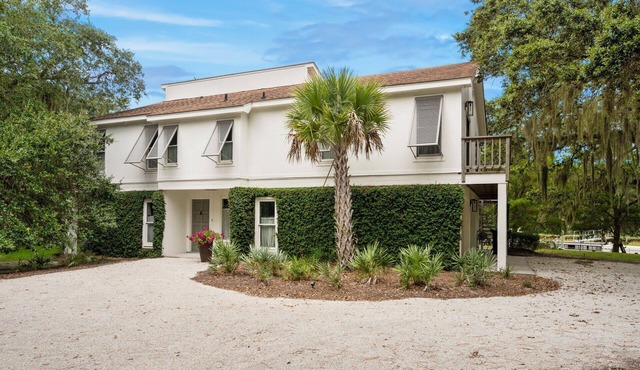 4BR/3BA on the Creek, Steps away from the Beach, Pet Friendly