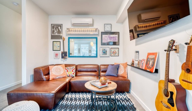 4BR/3BA Penthouse | Balcony | Foodie District
