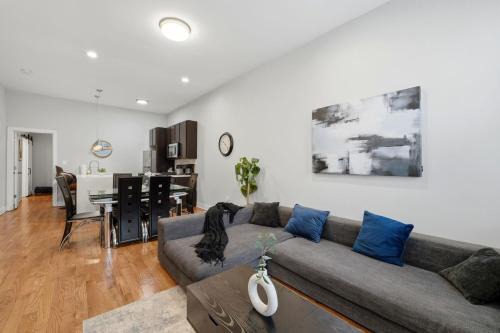 4BR 3BA Pilsen Retreat - 10 Min from Downtown